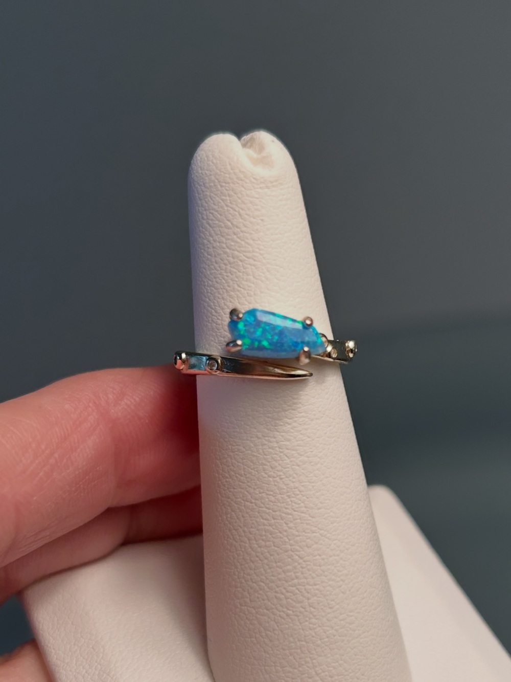 Kendra Scott Kyocera Opal Dainty Gold Tone Ring, Great Condition- Size 4.5-5 - Picture 9 of 9